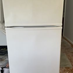 Hotpoint 16cuft Top Freezer Refrigerator