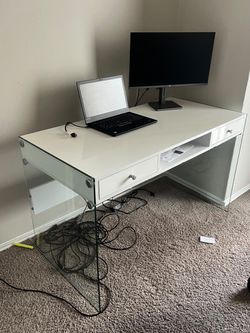 💼 Modern Office Desk & Chair Set – Like New, Only 2 Months Old! ✨