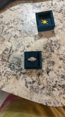 Engagement ring (6.5)
