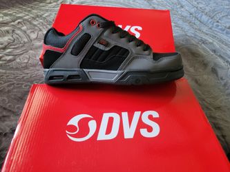 DVS TENNIS SHOES SIZE 9