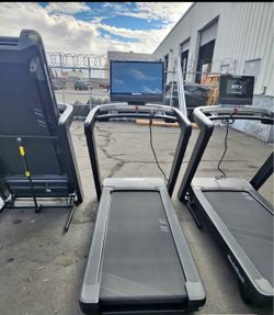 Nordictrack Commercial 2450 treadmill - 24" ifit touchscreen  - 14MPH  max speed - 1450$
