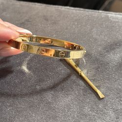 18k Saudi Gold Bangle