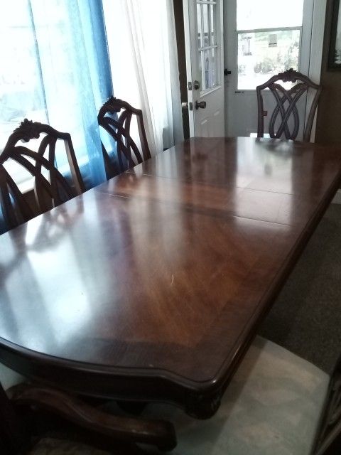 Dinning Room Table And Chairs