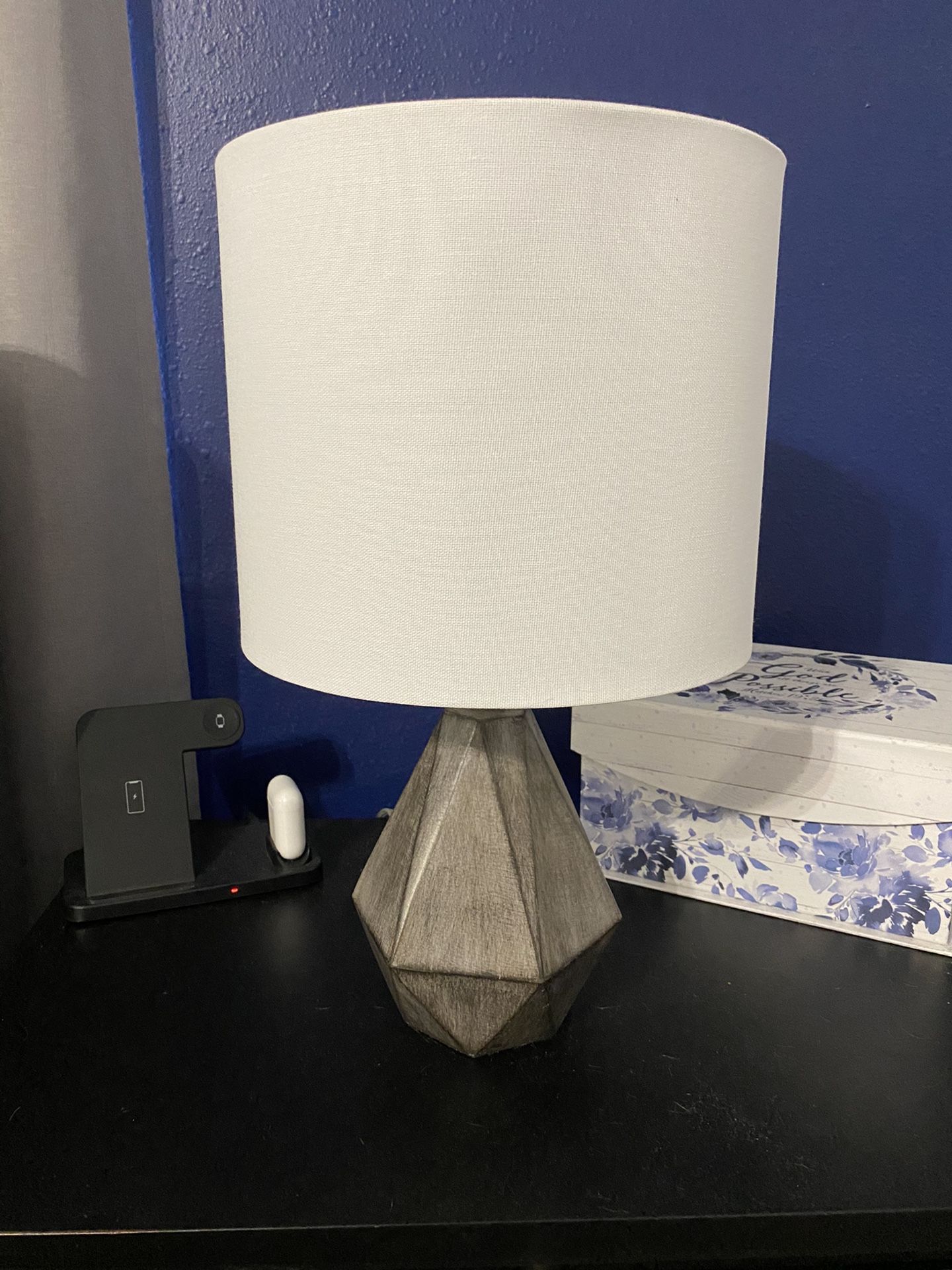 Beautiful grey geometric table lamps (2)