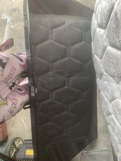 TCL FLATSCREEN TV 
