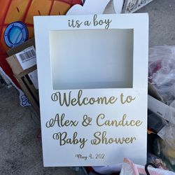 flower box welcome sign