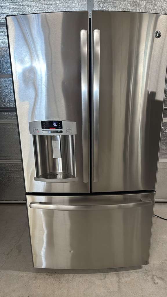 GE Refrigerator 