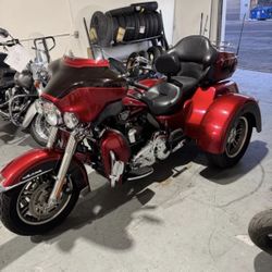 2012 HARLEY-DAVIDSON FLHTCUTG TRI GLIDE ULTRA CLASS 