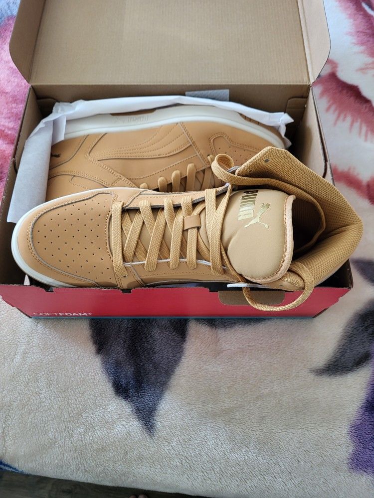 Men's Puma Sneakers Size 9 And 1/2..