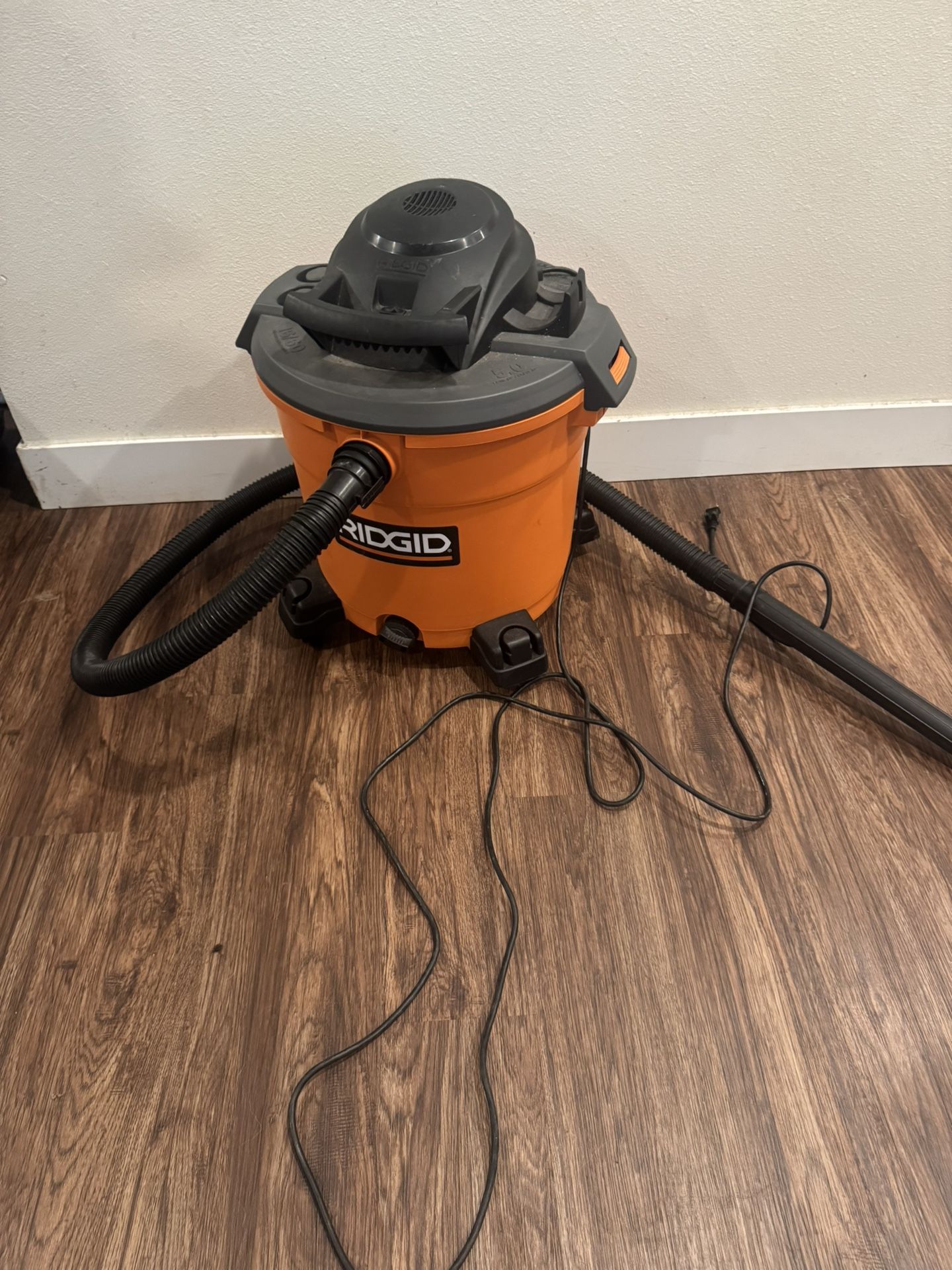 Wet/Dry  Shop Vac Rigid 16 Gal. 5.0 Peak HP