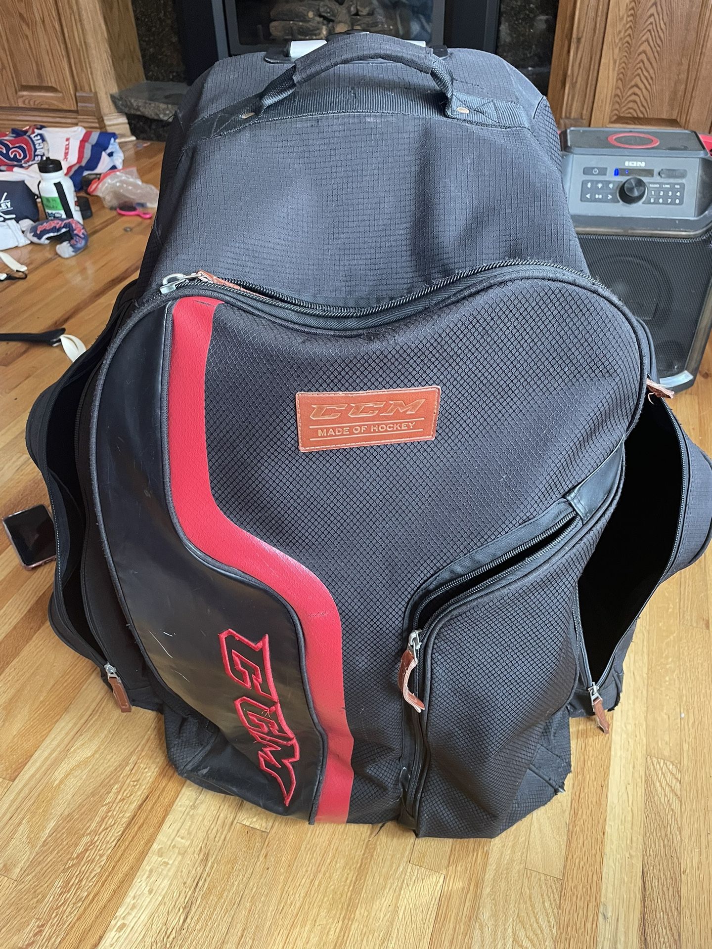 CCM 290 PLAYER BACKPACK WHEEL BAG - SENIOR