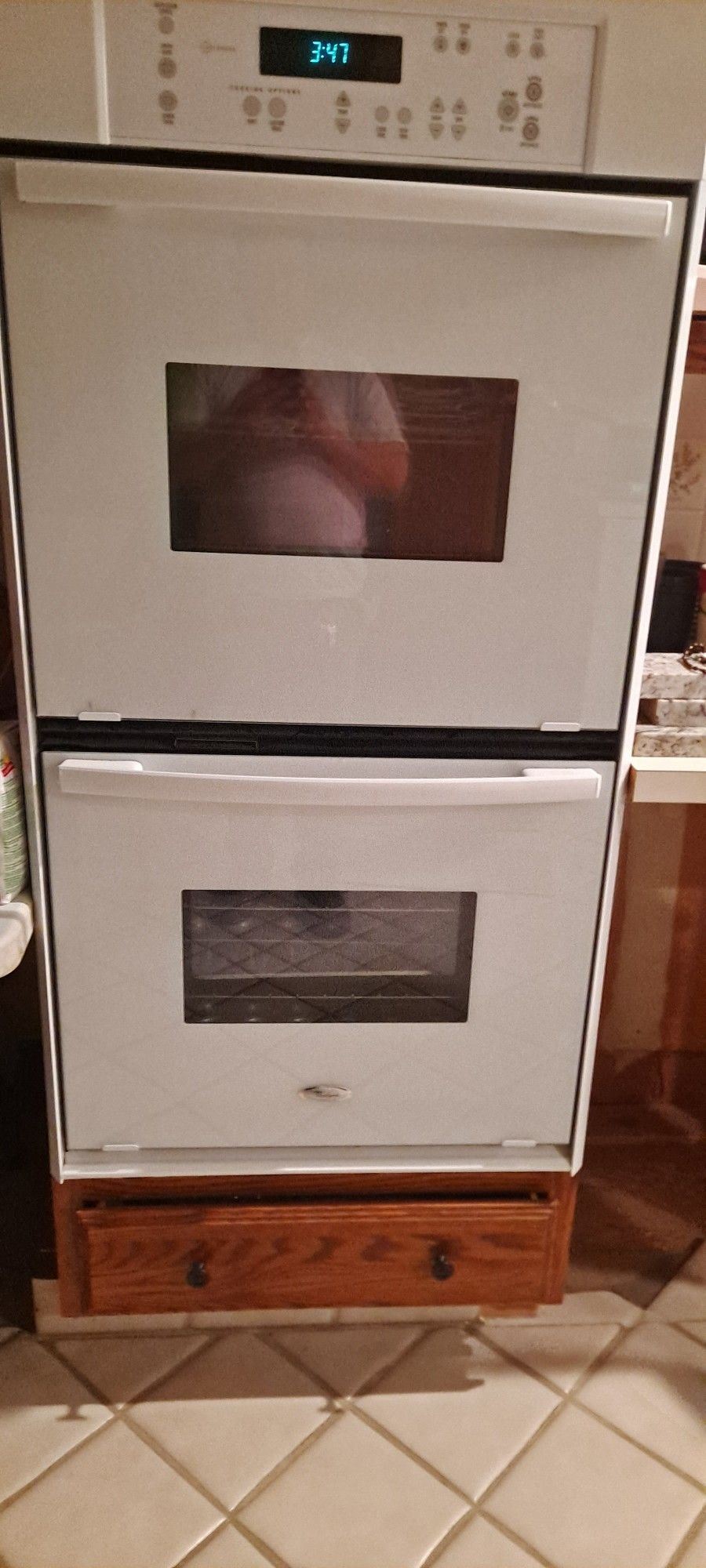 2 Ovents In Very Good Condition W The Cabinets the Way Is On The Pictures