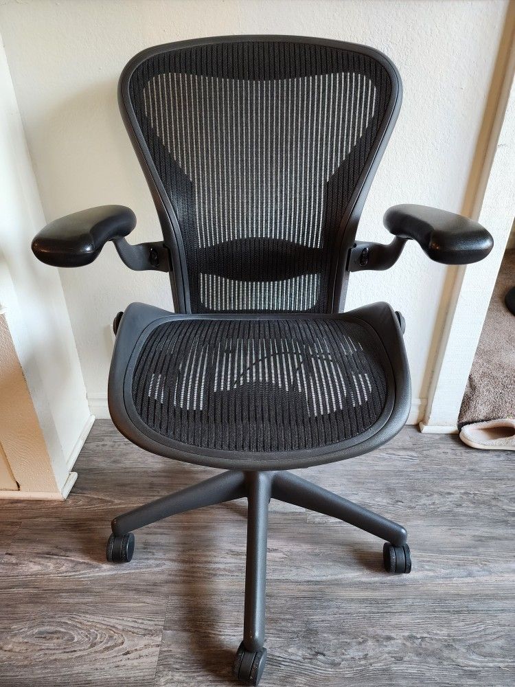 Herman Miller Aeron Ergonomic Office Chair - Size B - Fully Loaded- Excellent Condition