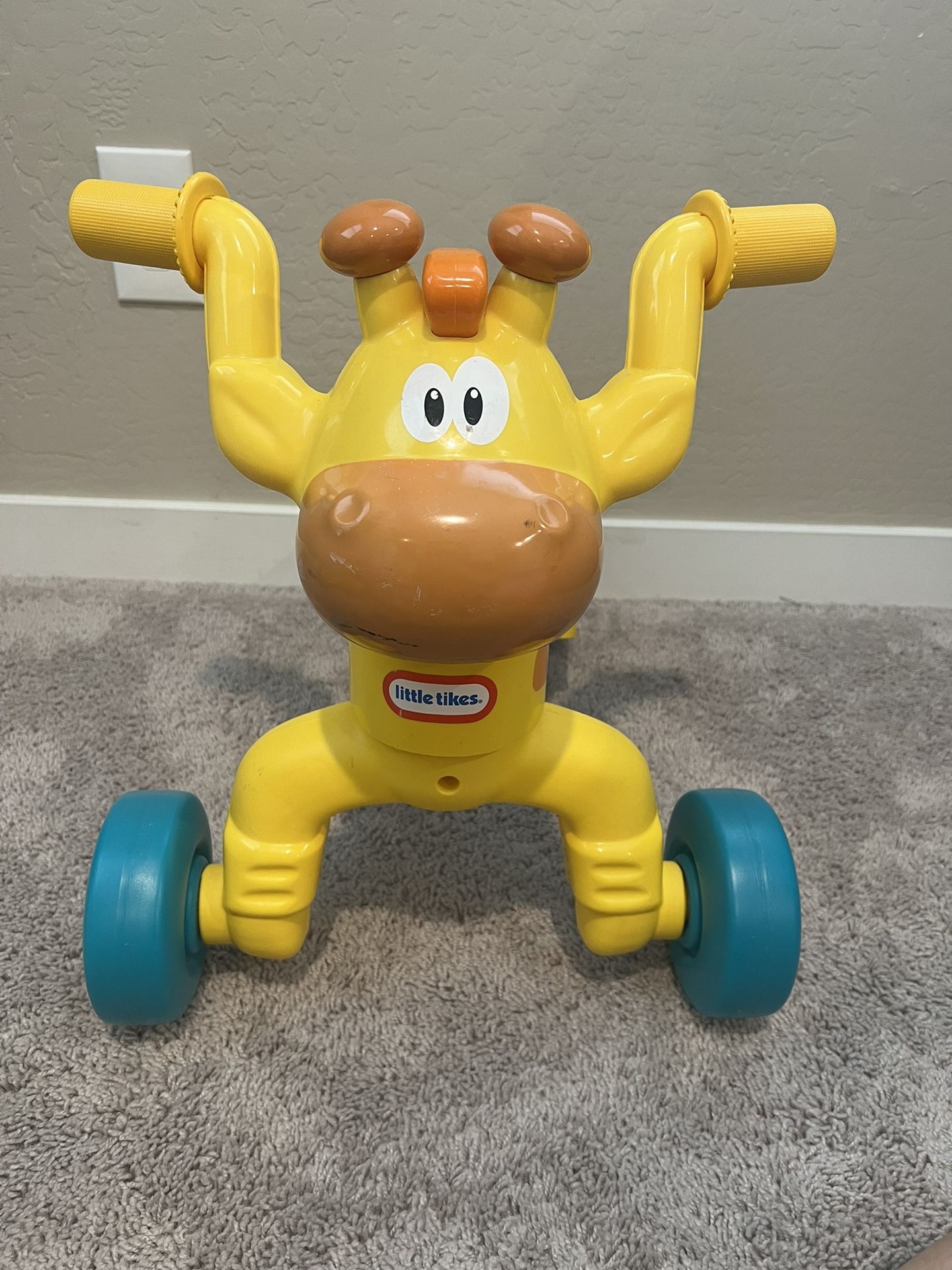 Little Tikes Go and Grow Lil' Rollin' Giraffe Ride-on
