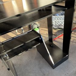 Black Desk 