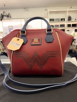 Loungefly Wonder Women Bag (WMP018194)