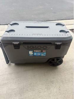 Igloo Latitude 90-Quart Roller Cool