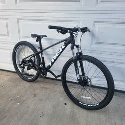 Trek Mountain Bike Size  Adult Small Wheels 27.5 Multiple Speeds  Hydraulic Disc Brakes  New 