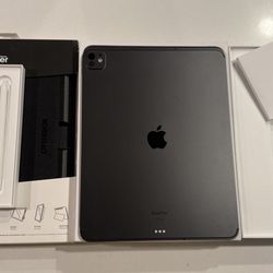 Apple iPad Pro 13” M4 256GB Unlocked + OtterBox Defender + Apple Pencil Pro 