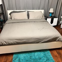 King Bed White Mattress