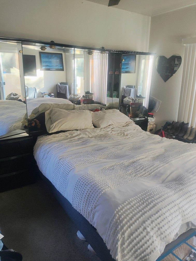 Black Mirrored Headboard With 3 Drawers And Lights