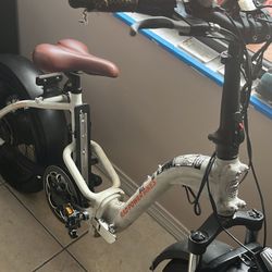 Foldable Rad Power E-Bike (RadMini Style) – Needs Repairs 