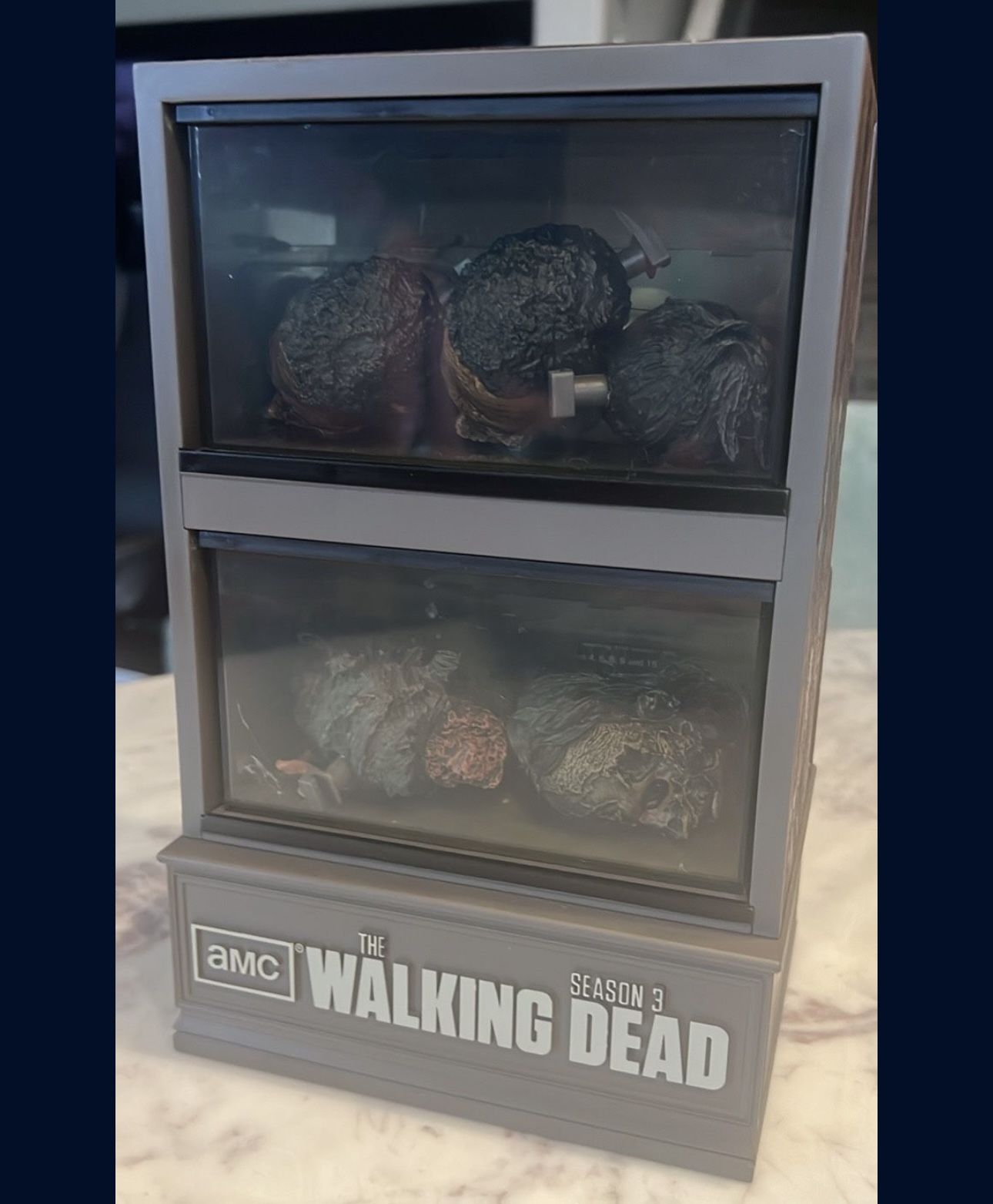 The Walking Dead Season 3 - 5 Disc Set Blu-ray  Zombie Head Tank