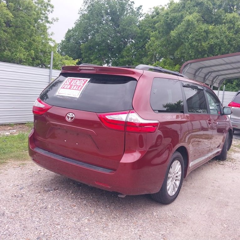 2017 Toyota Sienna