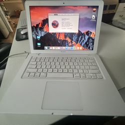 2010 macbook Perfect Condition