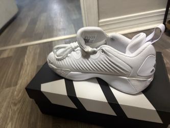 Adidas kids shoe size 5