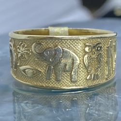 $750 Yellow Gold Lucky Figures Band Ring 