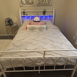 White Medal Full Size Bed