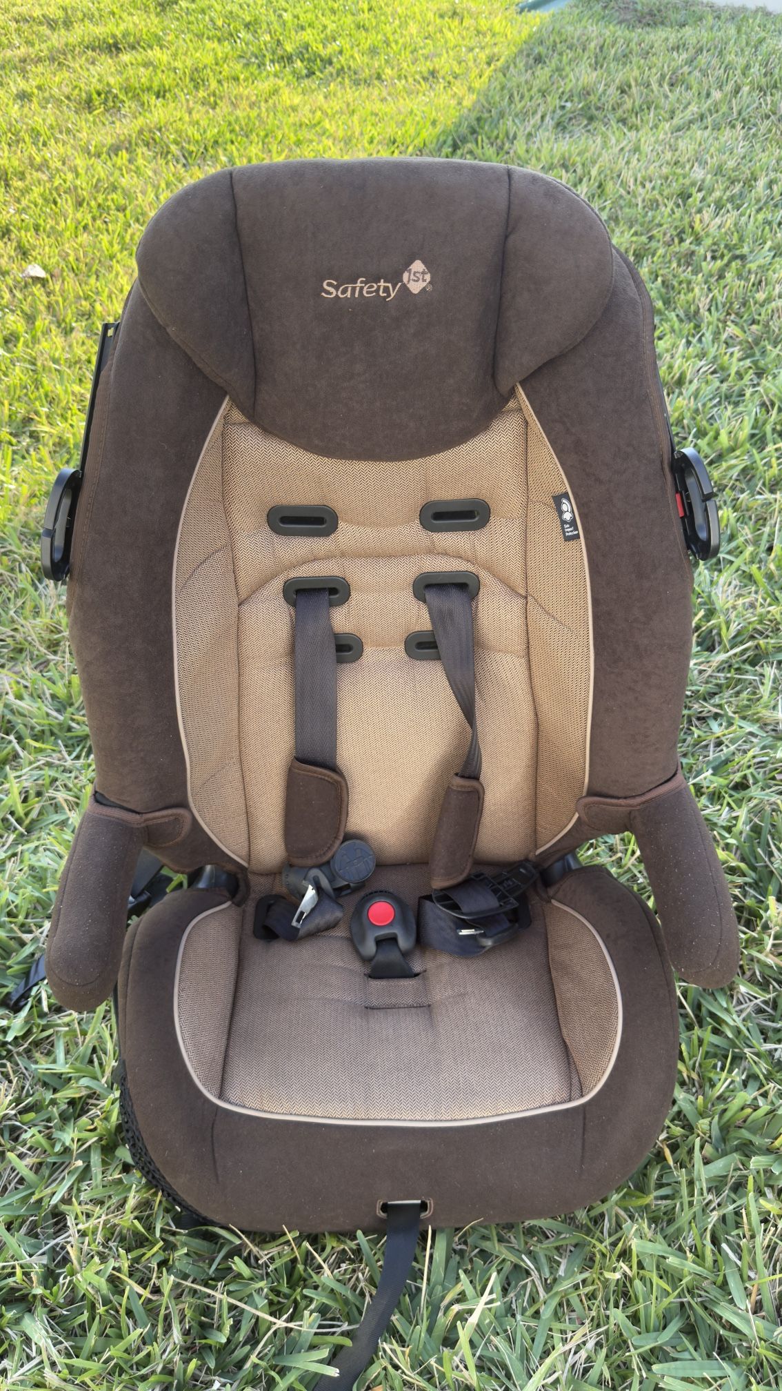 Selling a Safety 1st brown car seat.