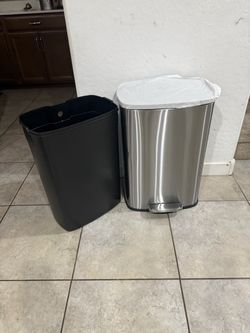 QUALIAZERO 50L / 13 Gallon Stainless Steel Step-On Kitchen Trash Can Soft-Close Lid, Fingerprint-Resistant, Removable Liner, Slim Rectangle Modern Des