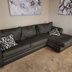 Sectional Couch With Accent Pillows