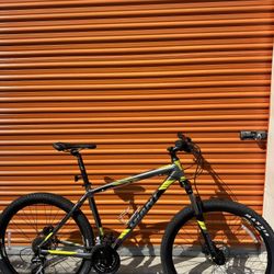 Bike Giant Talon 27.5 size L condition like new