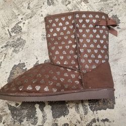 Brown faux Swede heart design boots