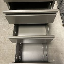 Lockable Metal File Cabinet 