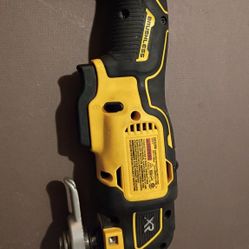 DEWALT XR Cordless Brushless 20-volt Max Variable Speed Oscillating Multi-Tool