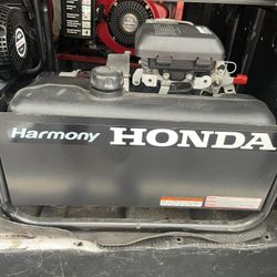 Honda Generator 2500 Watts Like New