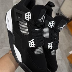 Jordan Retro 4’s White Thunder Mens Sizes 9M/9.5M/10M