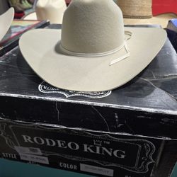 Cowboy hats (Stetson, Rodeo King, Resistol, Charlie 1 Horse)