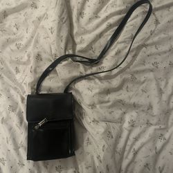Guess Small Cross Body Black Purse