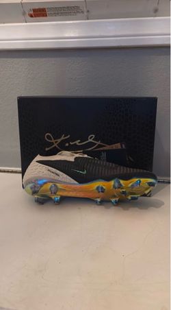 Size 8 Nike Phantom Low Kobe Elites