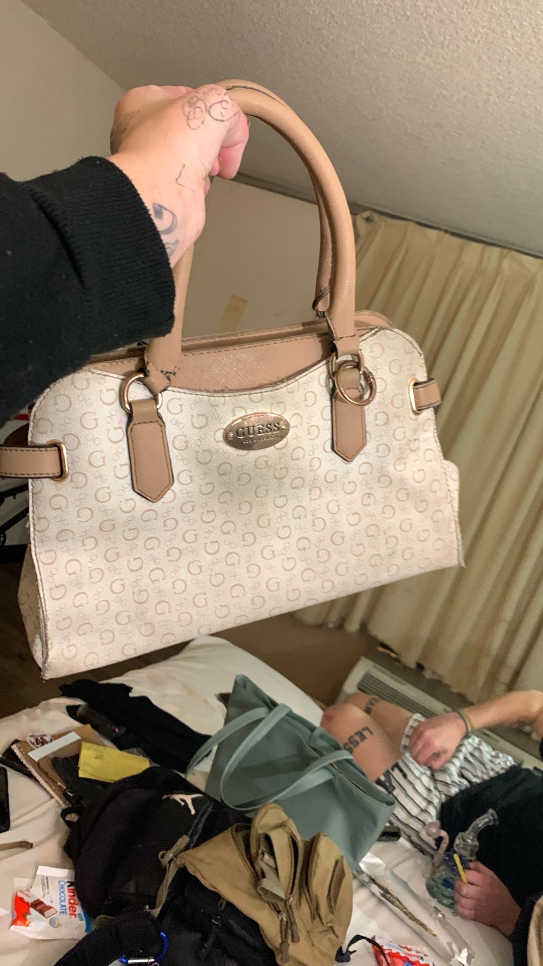 GUESS PURSE.