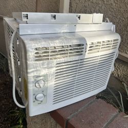 5000 BTU AC Frigidair Window AC