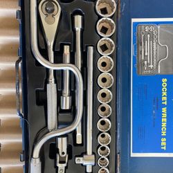 Universal Socket Wrench set, ½ inch Square Drive, 25-PC, with Metallic Case. S.A.E. Size. Made in Japan