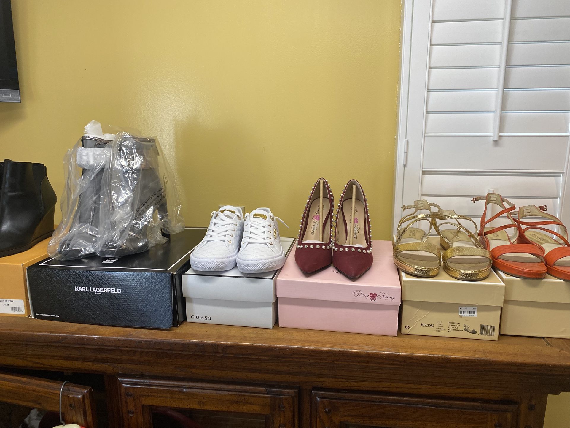 Ladies Shoes