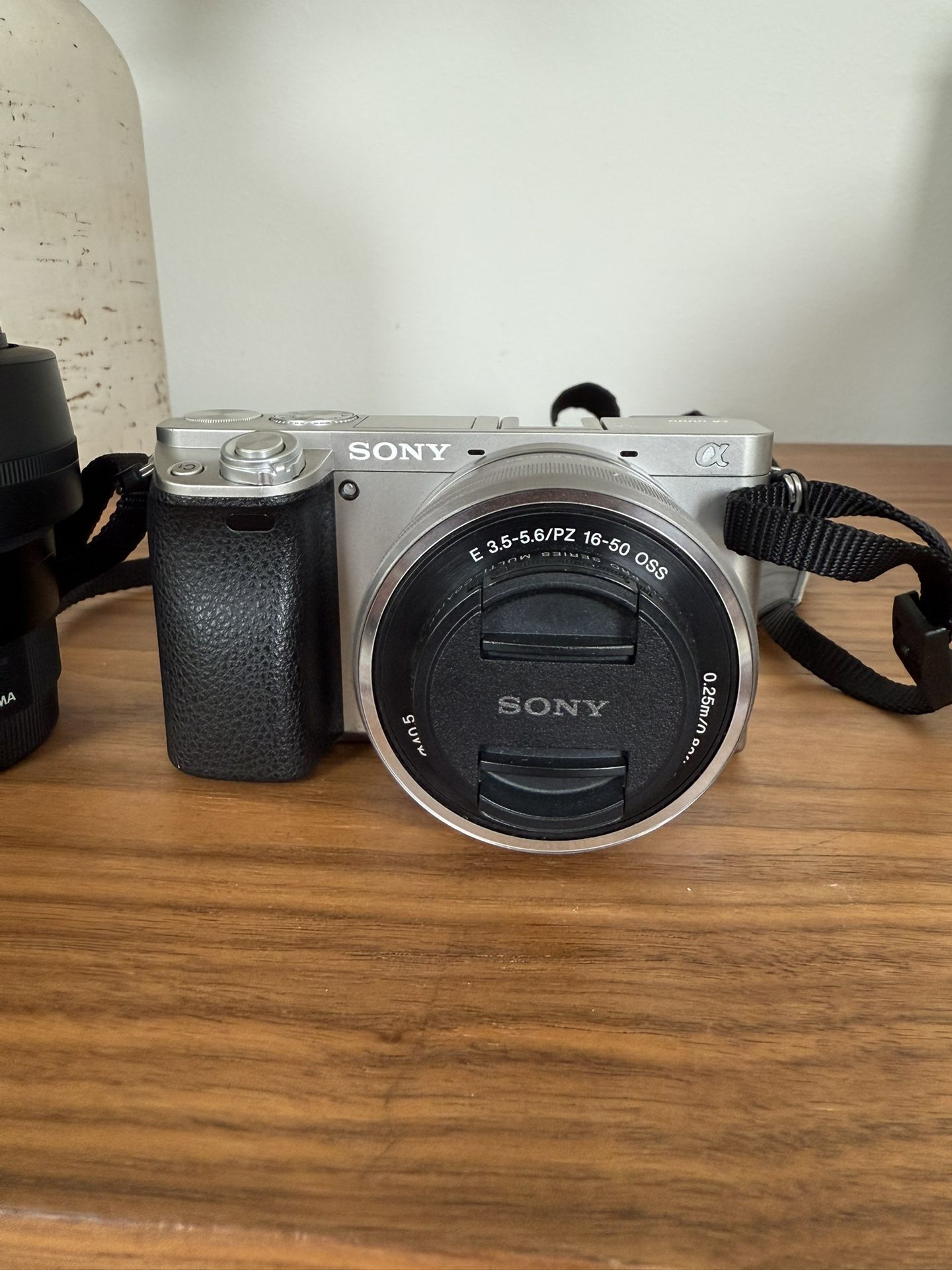 Sony A6000 + 16–50mm Lens – Excellent Condition (Only 6,873 Shutter Count!)