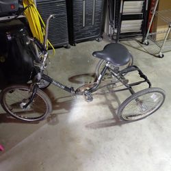 Folding tricycle